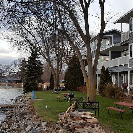Snug Harbor Inn 스터전 베이 외부 사진