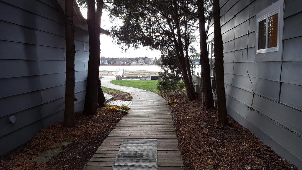 Snug Harbor Inn 스터전 베이 외부 사진