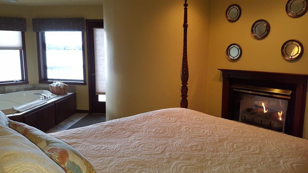 Snug Harbor Inn 스터전 베이 외부 사진