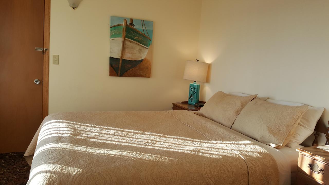Snug Harbor Inn 스터전 베이 외부 사진