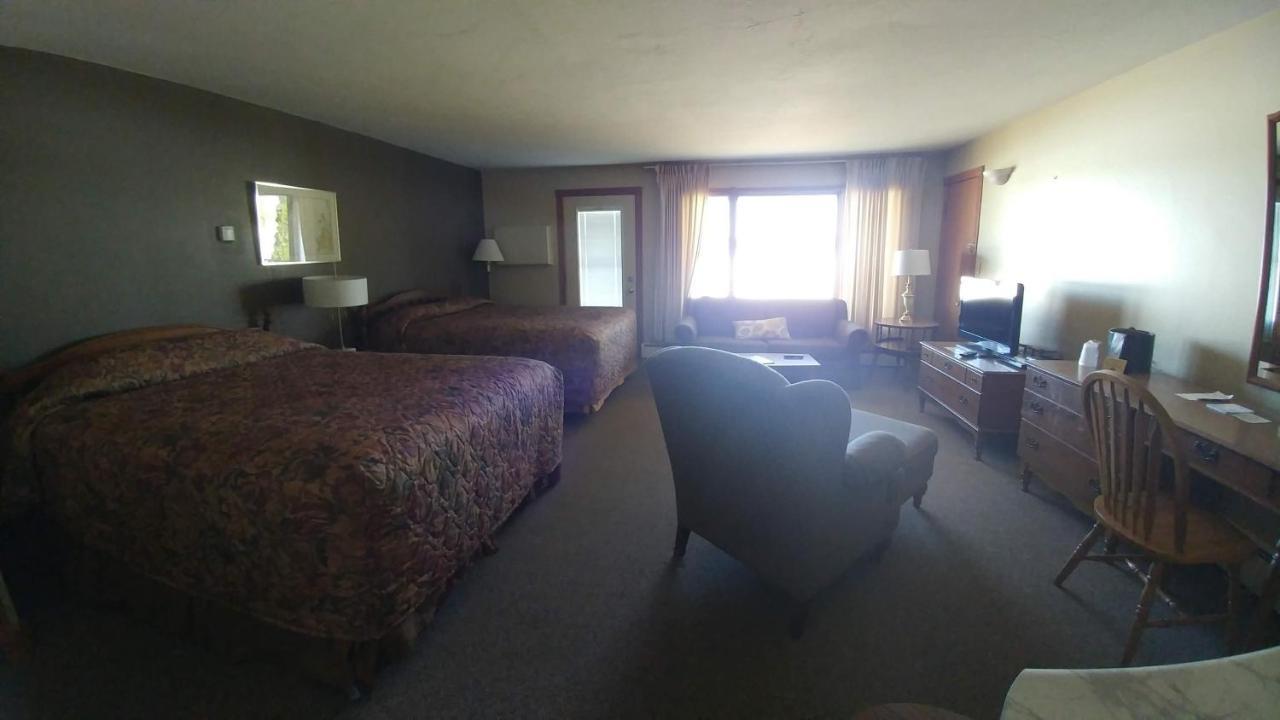Snug Harbor Inn 스터전 베이 외부 사진