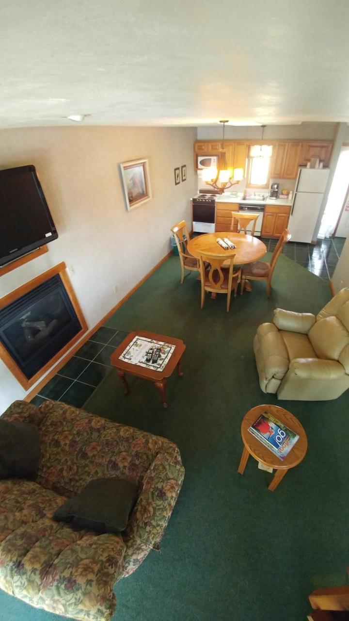 Snug Harbor Inn 스터전 베이 외부 사진